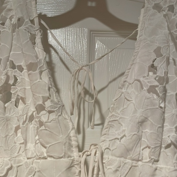 Storia White Lace Dress with Floral Design - Picture 2 of 6